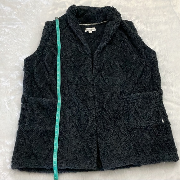 Like New Koolaburra by UGG Embossed Sherpa Fleece Vest Blackened Pearl, Size XL - Picture 6 of 10
